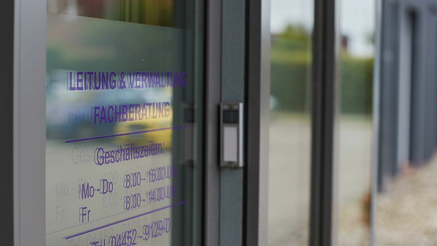 Detaillansicht Eingangsbereich der Jugendhilfe Collstede in Bockhorn