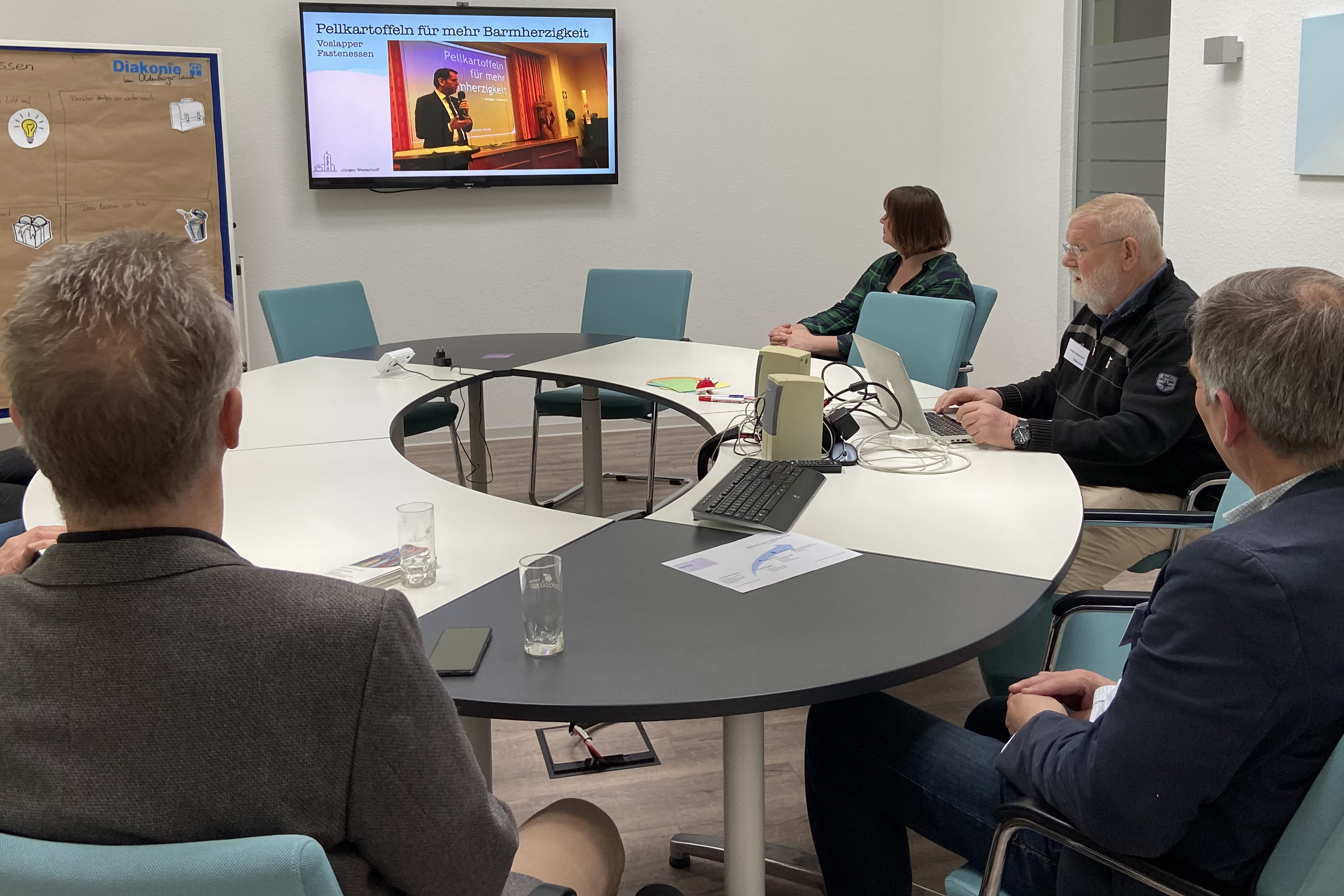 In Workshops wurden anschließend vier kirchlich-diakonische Projekte vorgestellt, in denen kirchliches Engagement und professionelles Handeln zusammenkommen.