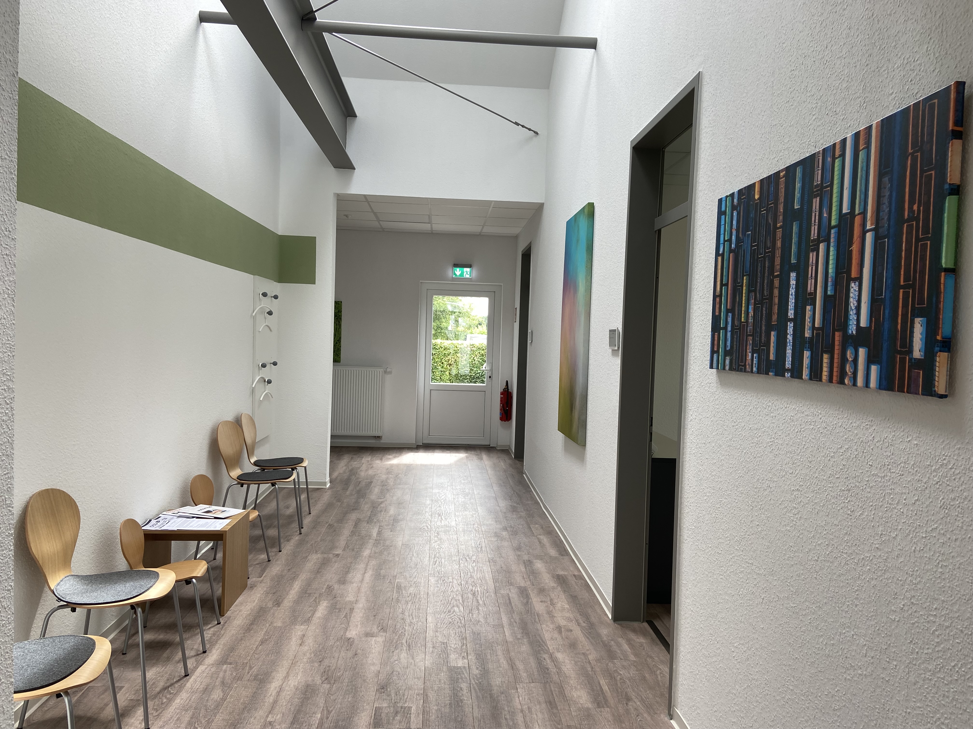 Der Wartebereich für die Autismusspezifische Therapeutische Hilfen in den Räumlichkeiten der Jugendhilfe Collstede in Bockhorn. Foto: Kerstin Kempermann